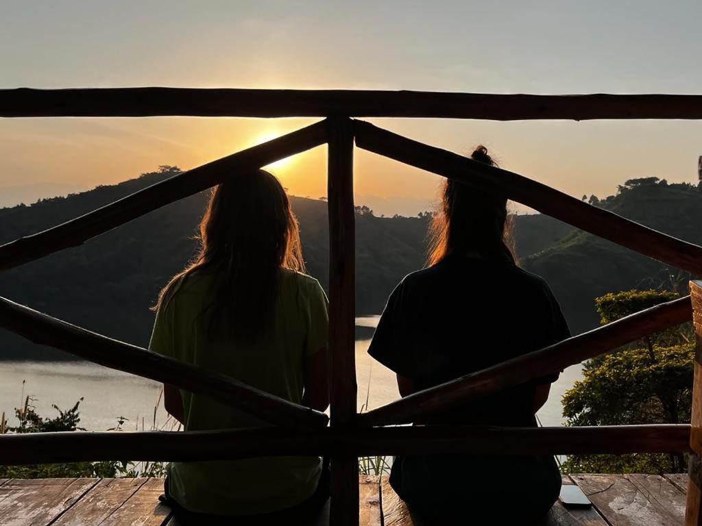 Mwamba Kelele Lodge Fort Portal Exteriör bild