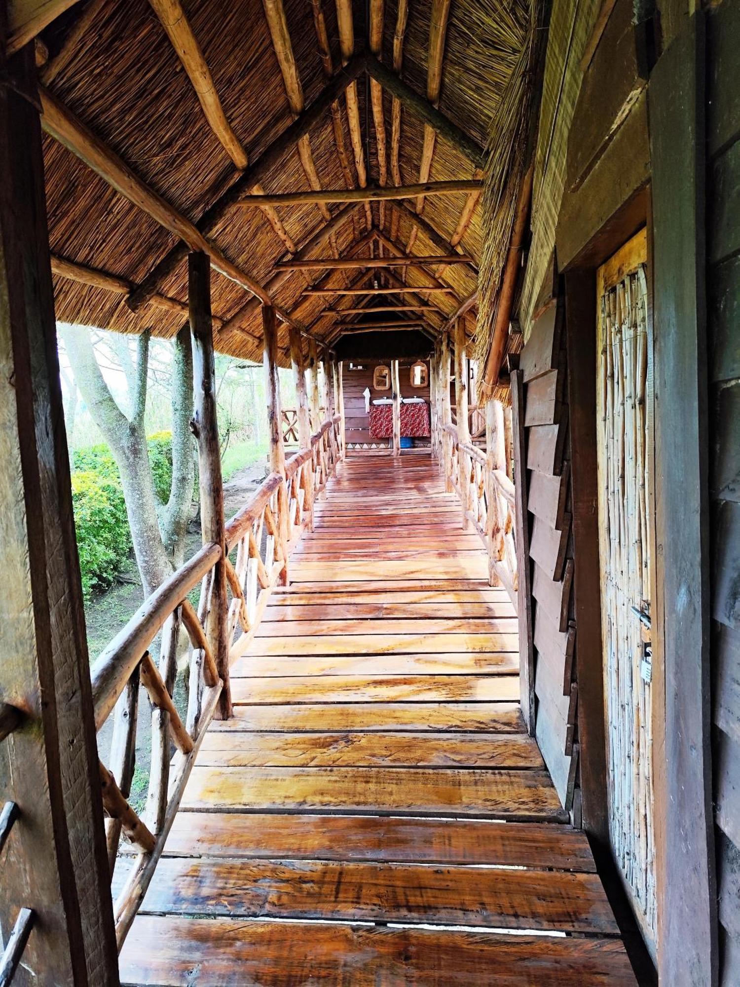 Mwamba Kelele Lodge Fort Portal Exteriör bild